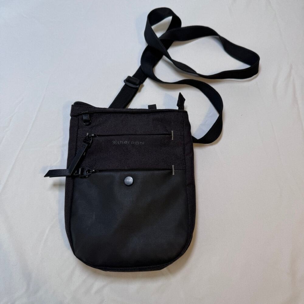 Sherpani Black Crossbody Bag Small Travel Purse Adjustable Strap Multi Pocket